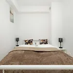 Comfortable With Parking In By Renters Apartment