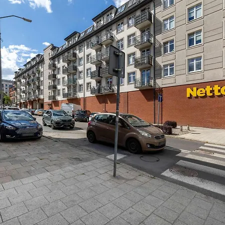 Comfortable With Parking In By Renters *