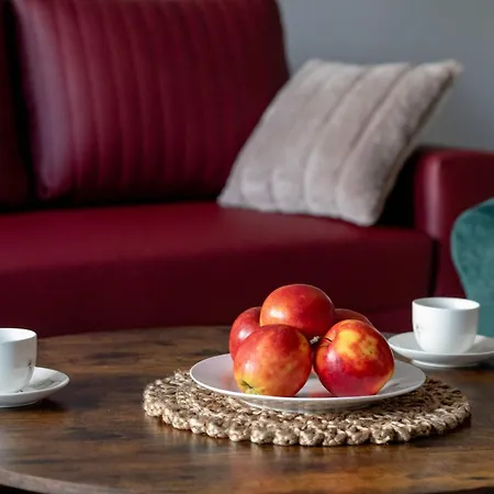 Comfortable With Parking In By Renters 아파트