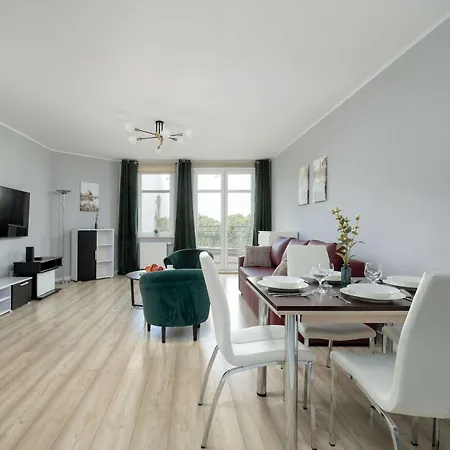 Comfortable With Parking In By Renters 아파트 슈체친