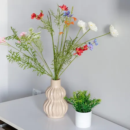 Comfortable With Parking In By Renters 아파트