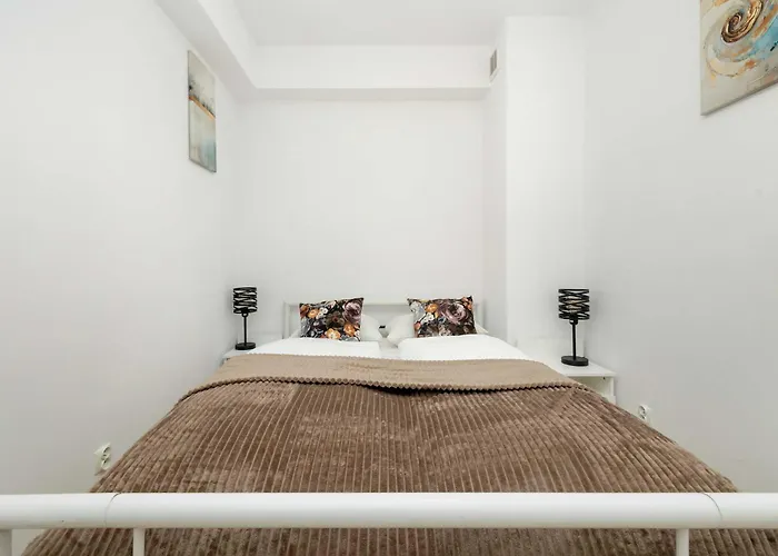 Comfortable With Parking In By Renters Apartament
