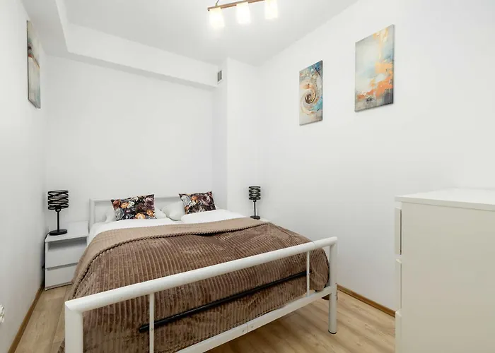 Comfortable With Parking In By Renters Apartament Szczecin